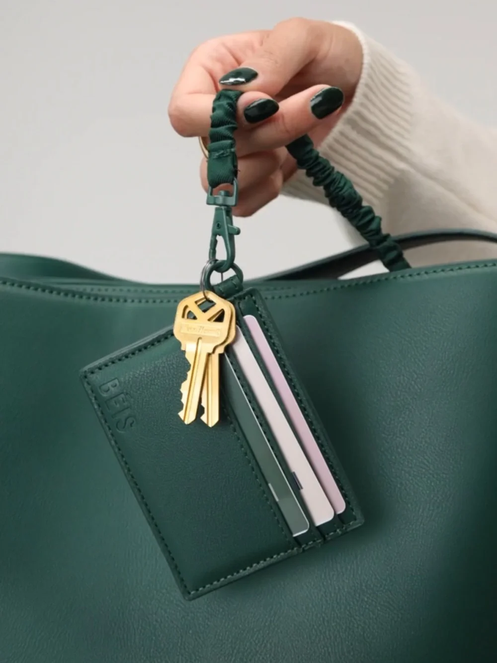 BÈIS x Wicked Tote in Wicked Green - Picture 7 of 13